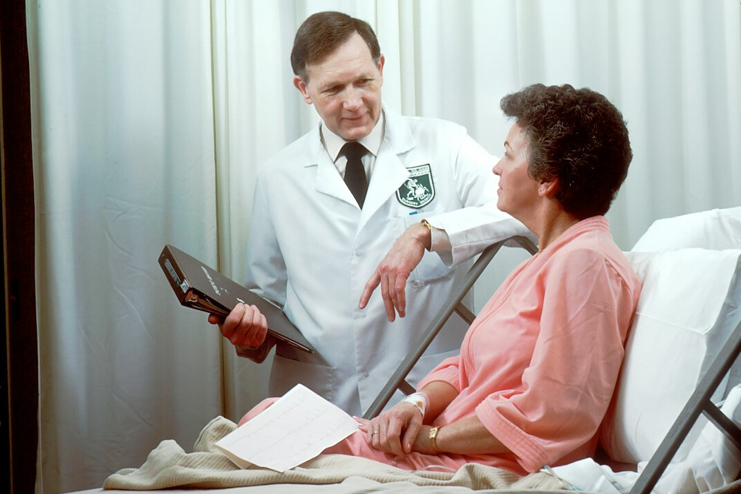 patient consulting doctor